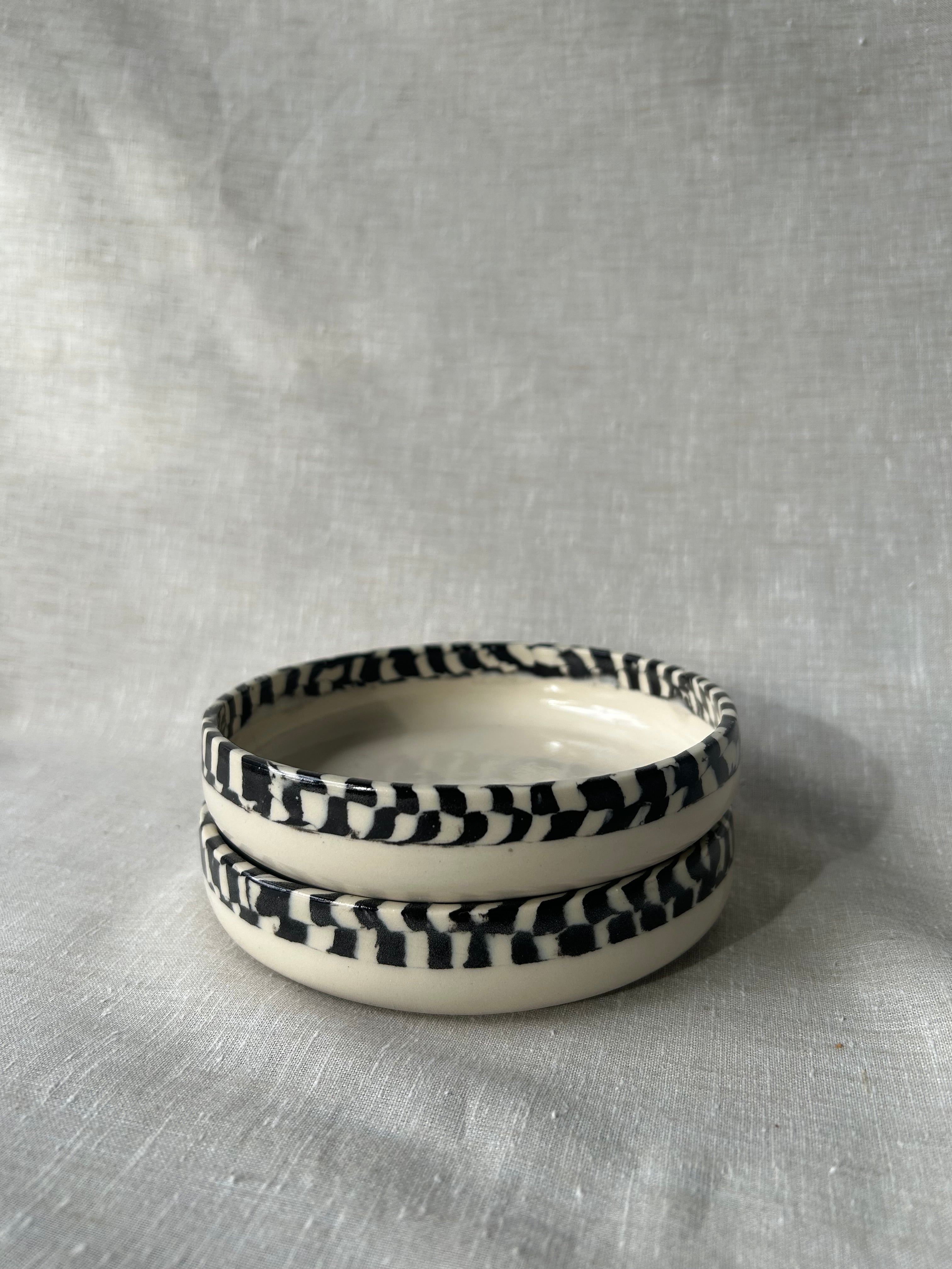 Checkered Round Deep Plate Set - Snack