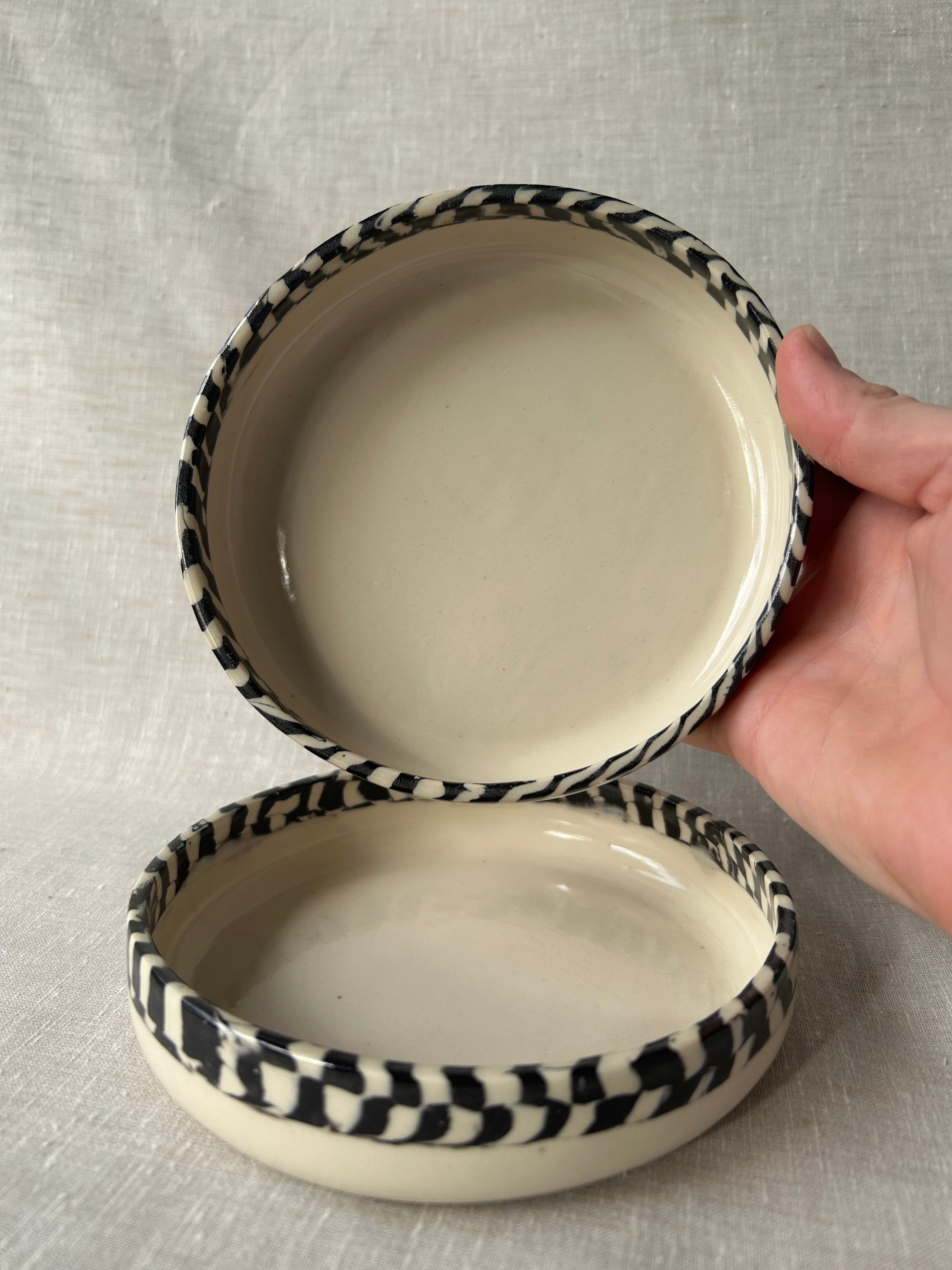 Checkered Round Deep Plate Set - Snack