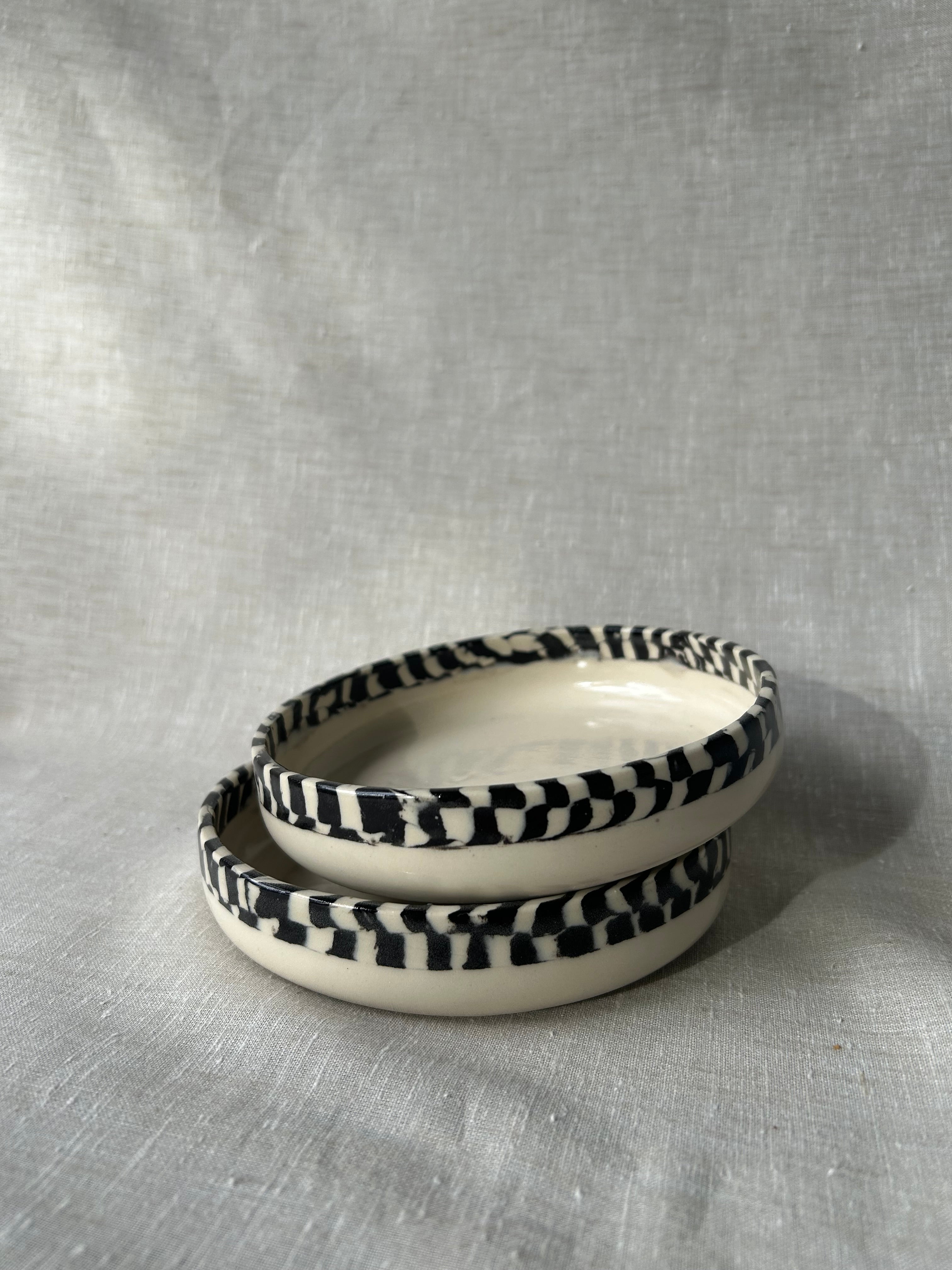 Checkered Round Deep Plate Set - Snack